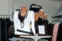 Posiadamy szeroki asortyment odzieży dla kobiet i mężczyzn.